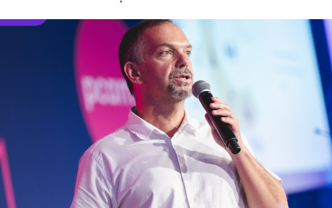 Joaquim é um líder em desenvolvimento de produtos, ajudando empresas a criar soluções digitais e compartilhando conhecimento em workshops e blogs. Joaquim é um líder em desenvolvimento de produtos, ajudando empresas a criar soluções digitais e compartilhando conhecimento em workshops e blogs.